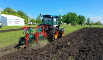 В Саратовской области выбрали трактор, на котором пройдет чемпионат России по пахоте 